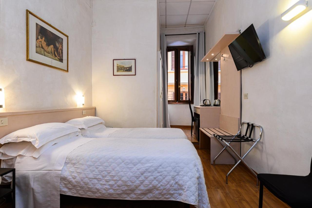 רומא Hotel Julia מראה חיצוני תמונה