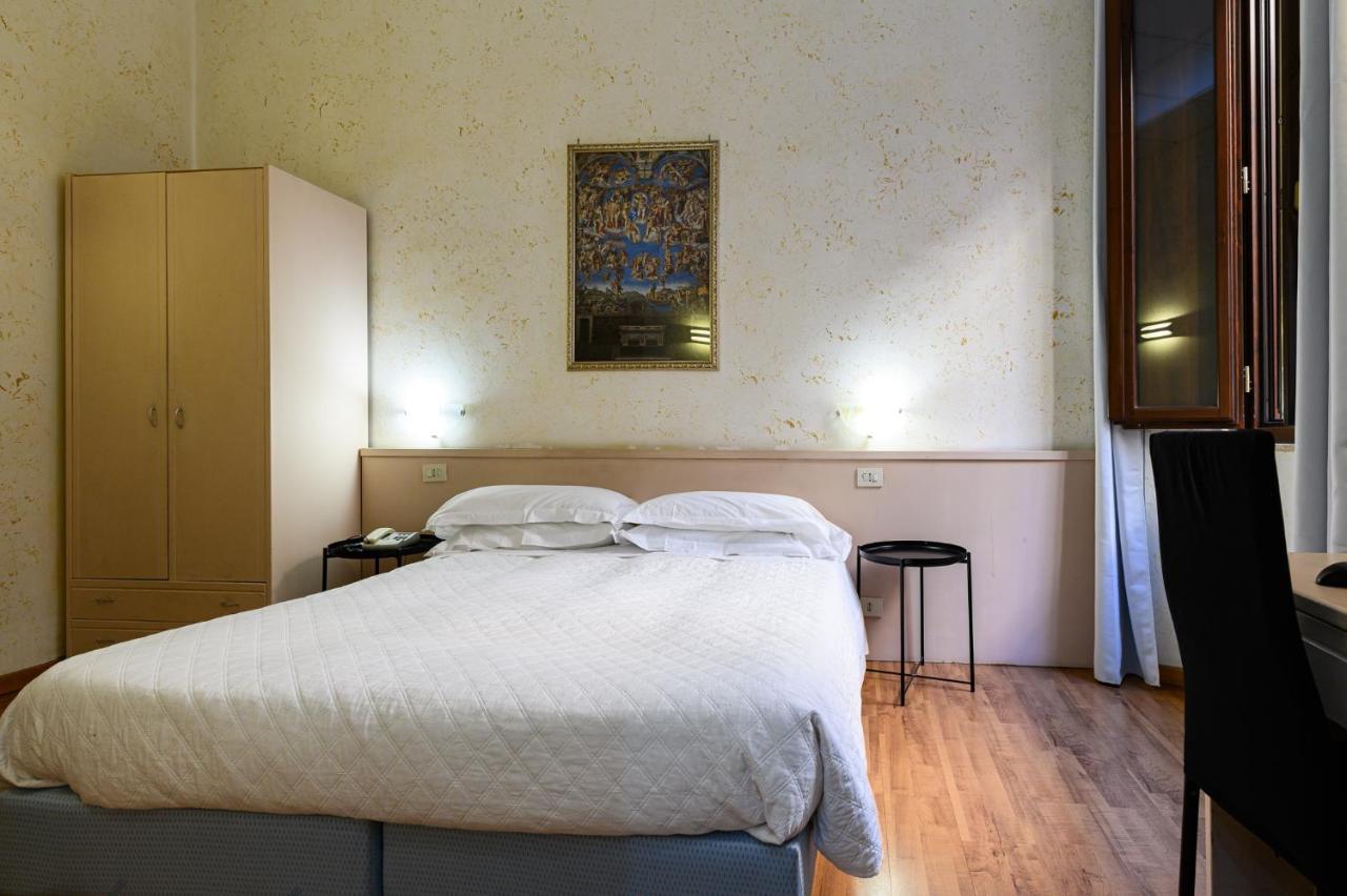 רומא Hotel Julia מראה חיצוני תמונה