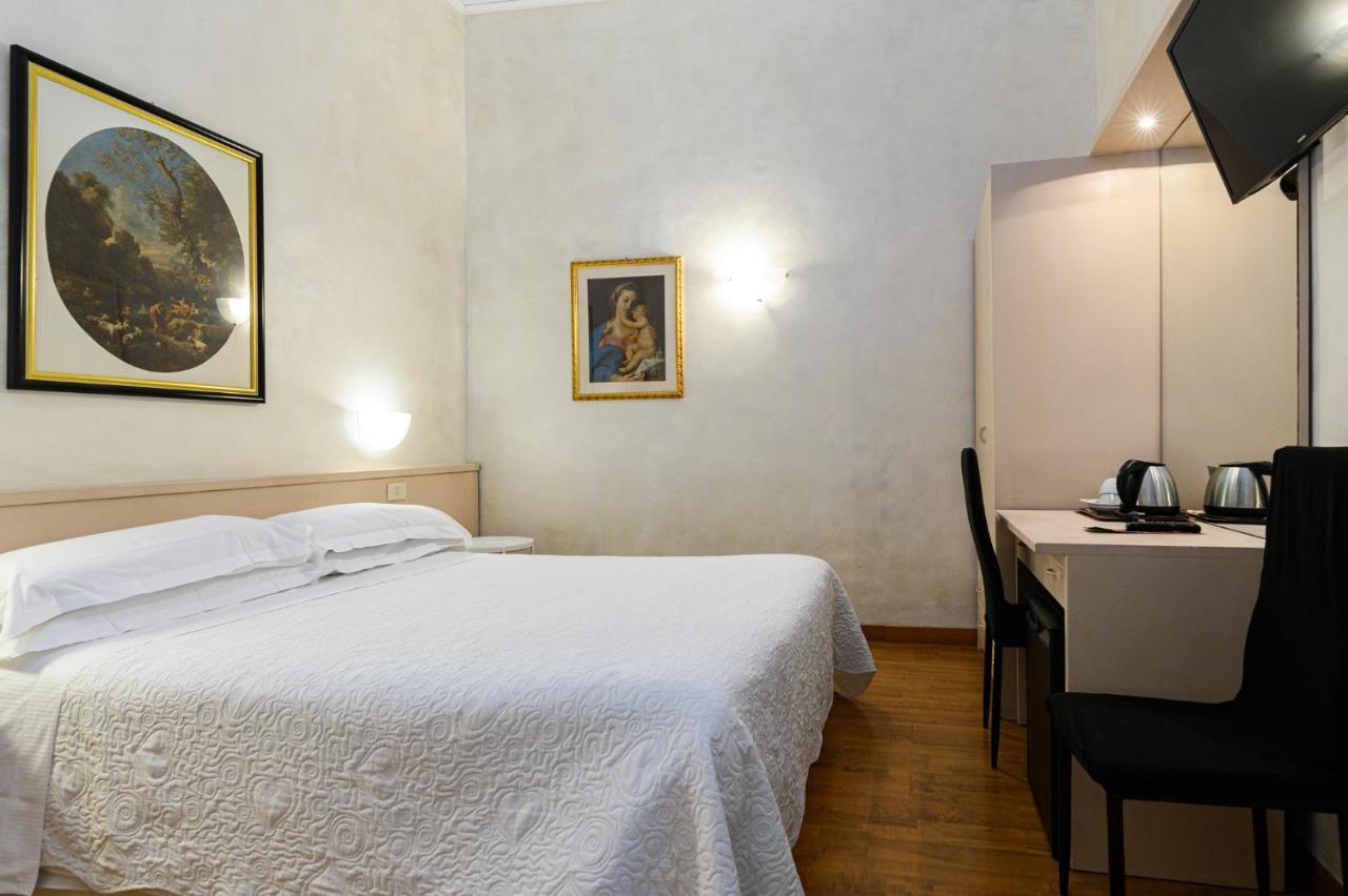 רומא Hotel Julia מראה חיצוני תמונה