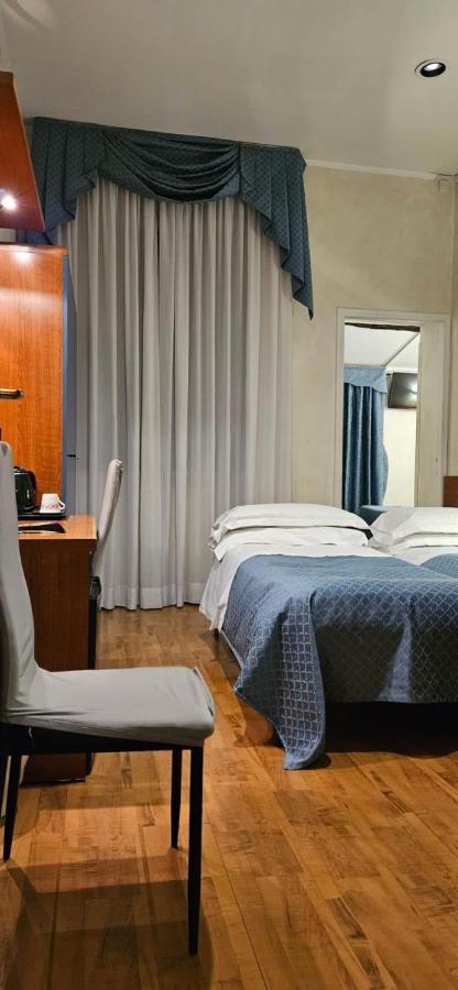 רומא Hotel Julia מראה חיצוני תמונה