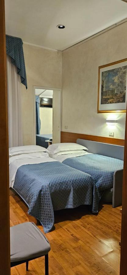 רומא Hotel Julia מראה חיצוני תמונה
