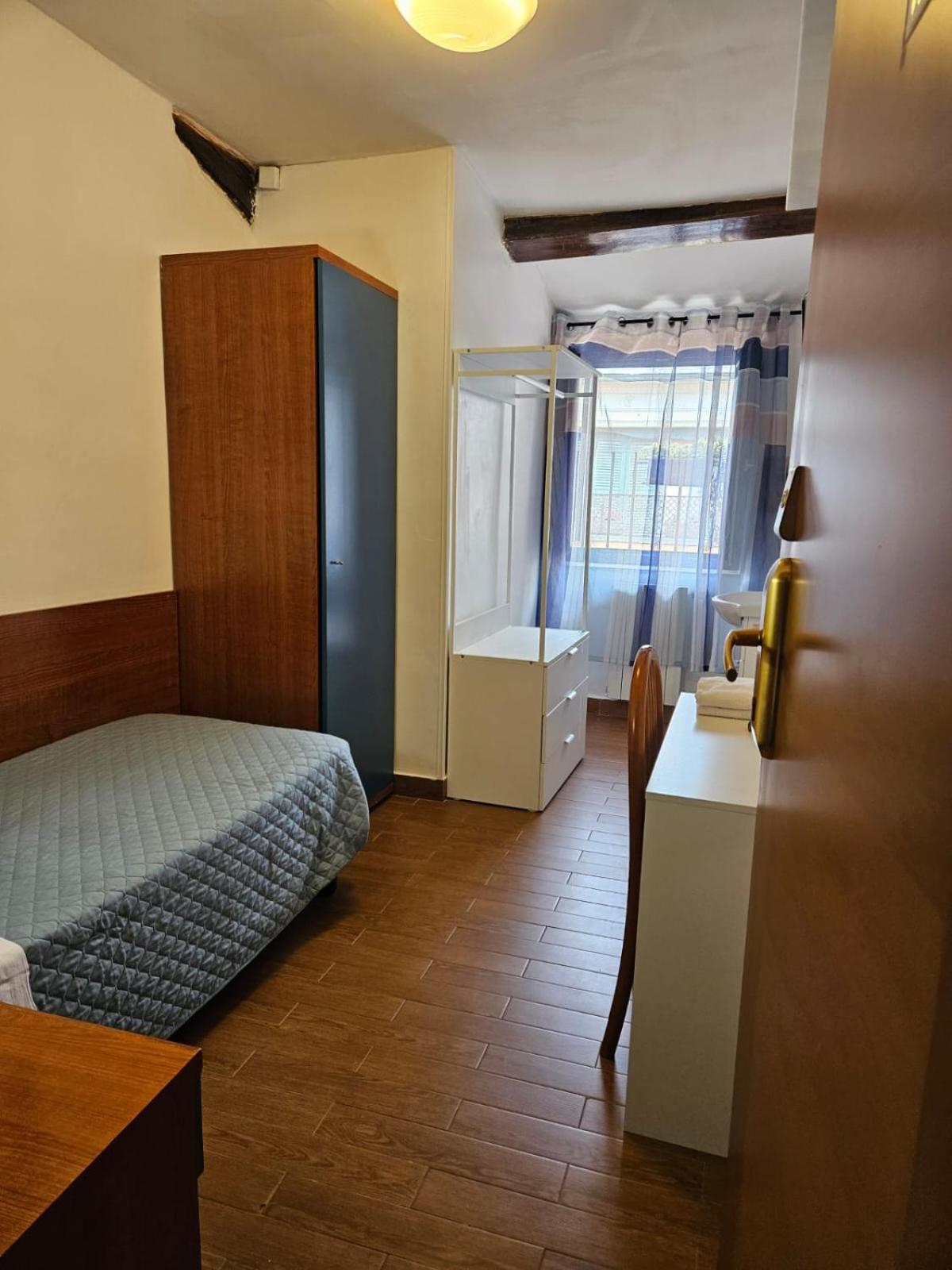 רומא Hotel Julia מראה חיצוני תמונה