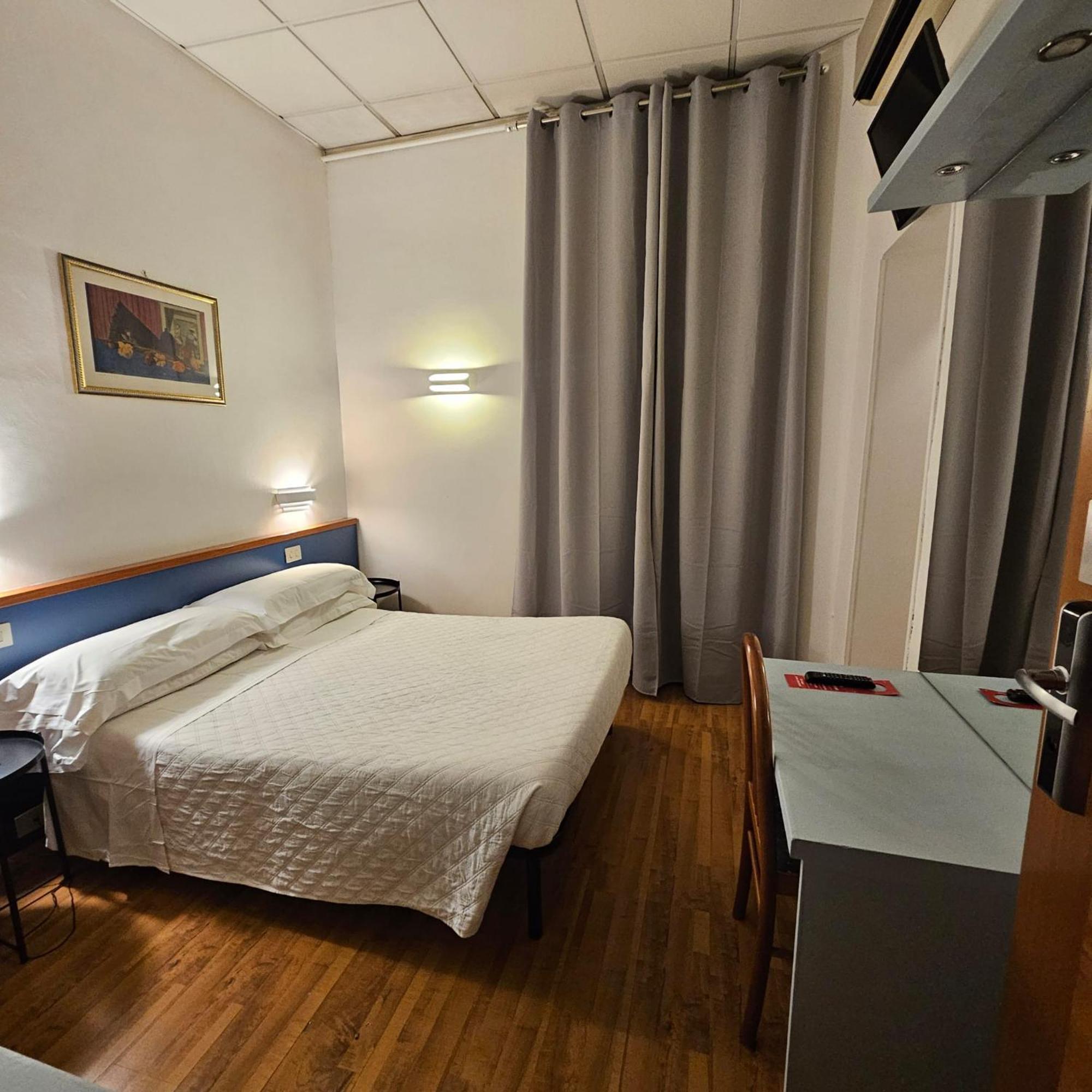 רומא Hotel Julia מראה חיצוני תמונה