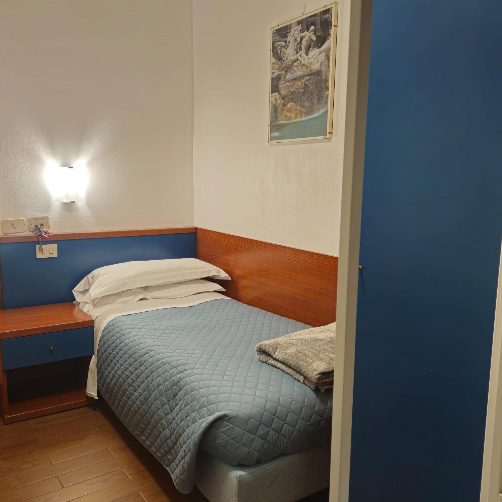 רומא Hotel Julia מראה חיצוני תמונה