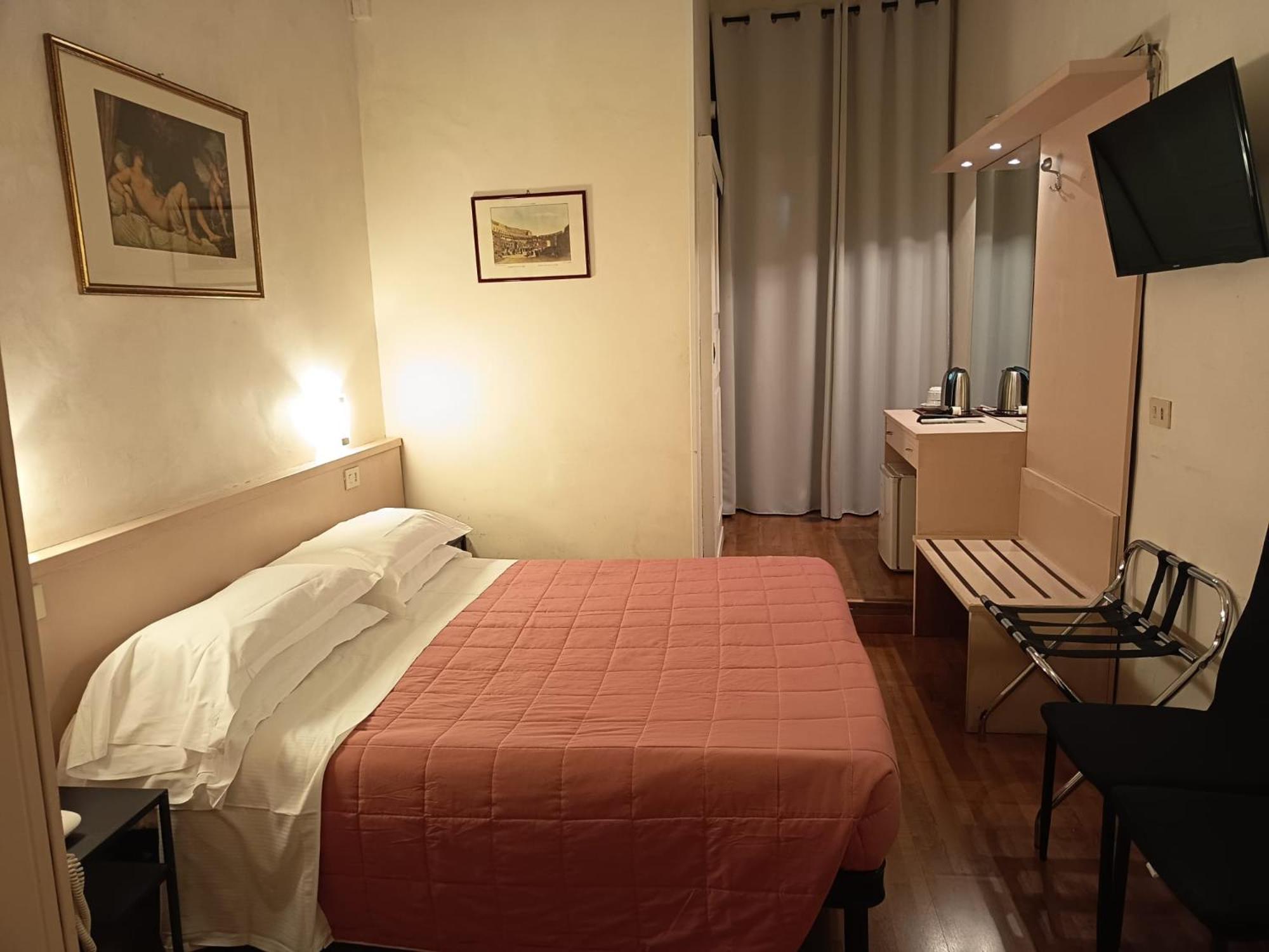 רומא Hotel Julia מראה חיצוני תמונה